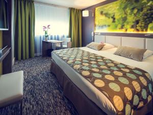 Ένα ή περισσότερα κρεβάτια σε δωμάτιο στο Mercure Beaune Centre