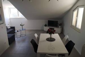 TV a/nebo společenská místnost v ubytování Apartman Mia
