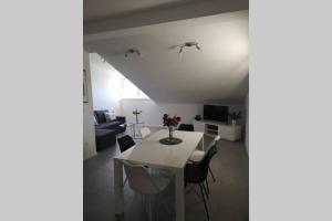 TV a/nebo společenská místnost v ubytování Apartman Mia