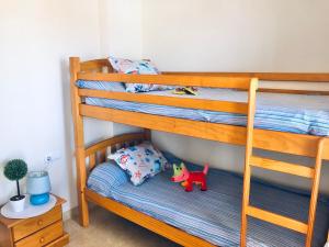 Двуетажно легло или двуетажни легла в стая в Apartment Papa Luna