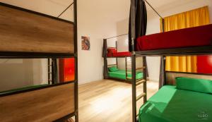 Posteľ alebo postele v izbe v ubytovaní The Yard Hostel