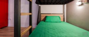 Posteľ alebo postele v izbe v ubytovaní The Yard Hostel