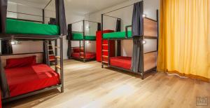 Posteľ alebo postele v izbe v ubytovaní The Yard Hostel