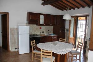 Kuchyň nebo kuchyňský kout v ubytování Casa Vacanza Il Laghetto Bea