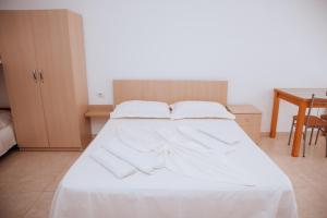 Ένα ή περισσότερα κρεβάτια σε δωμάτιο στο Hotel Perdja