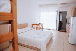 Ένα ή περισσότερα κρεβάτια σε δωμάτιο στο Hotel Perdja
