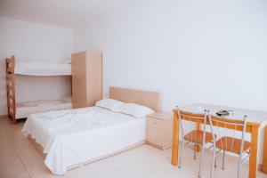 Ένα ή περισσότερα κρεβάτια σε δωμάτιο στο Hotel Perdja