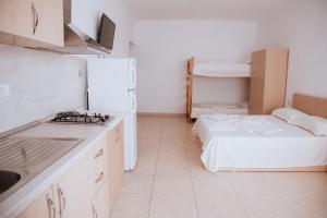 Η κουζίνα ή μικρή κουζίνα στο Hotel Perdja