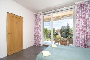 Postel nebo postele na pokoji v ubytování Sunny apartment + 8 fotografií
