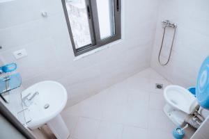 Ένα μπάνιο στο Hotel Perdja