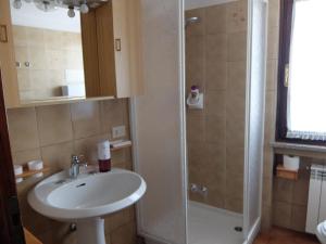 A bathroom at Oxy Holiday Home