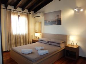 A bed or beds in a room at Oxy Holiday Home