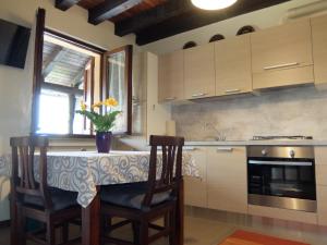 A kitchen or kitchenette at Oxy Holiday Home Még 23 kép
