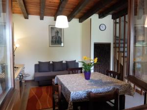 A seating area at Oxy Holiday Home