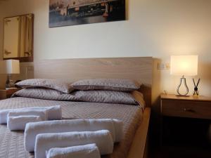 A bed or beds in a room at Oxy Holiday Home