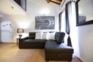 Posedenie v ubytovaní Ibernesi - Charming apartment at the Roman Forums