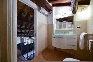 Fotografia z galérie ubytovania Ibernesi - Charming apartment at the Roman Forums v Ríme