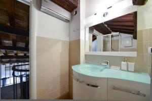Fotografia z galérie ubytovania Ibernesi - Charming apartment at the Roman Forums v Ríme + 29 fotografií