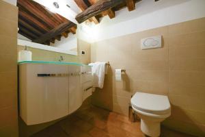 Kúpeľňa v ubytovaní Ibernesi - Charming apartment at the Roman Forums