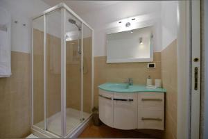 Kúpeľňa v ubytovaní Ibernesi - Charming apartment at the Roman Forums