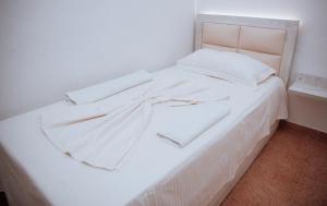 Ένα ή περισσότερα κρεβάτια σε δωμάτιο στο Hotel Perdja