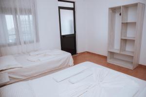 Ένα ή περισσότερα κρεβάτια σε δωμάτιο στο Hotel Perdja