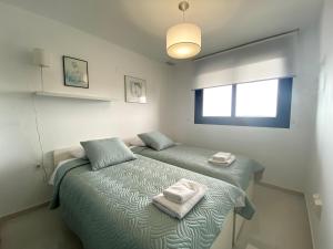 Posteľ alebo postele v izbe v ubytovaní SEA SENSES - Punta Prima - VISTA AL MAR