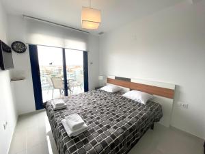 Posteľ alebo postele v izbe v ubytovaní SEA SENSES - Punta Prima - VISTA AL MAR + 37 fotografií