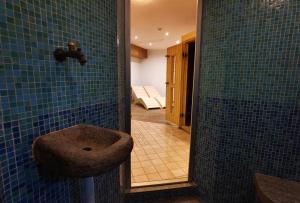Bilik mandi di Hotel Croux