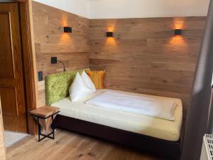 Postel nebo postele na pokoji v ubytování Bierhotel Loncium & Privatbrauerei