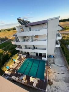 an aerial view of a building with a swimming pool at Etna Apartments in Ulcinj