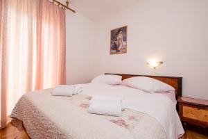Postel nebo postele na pokoji v ubytování Apartments Šćerbe 3103