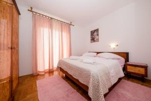 Postel nebo postele na pokoji v ubytování Apartments Šćerbe 3103