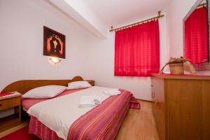 Postel nebo postele na pokoji v ubytování Apartments Šćerbe 3103