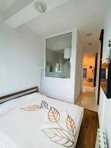 A bed or beds in a room at Olimp apartment with terrace