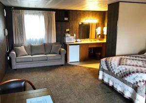 Postel nebo postele na pokoji v ubytování Bristlecone Motel