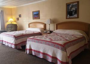 Postel nebo postele na pokoji v ubytování Bristlecone Motel