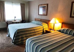 Postel nebo postele na pokoji v ubytování Bristlecone Motel