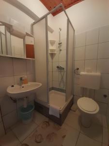 Kúpeľňa v ubytovaní Apartmani Tomić