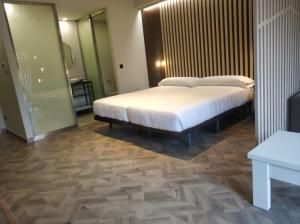 Łóżko lub łóżka w pokoju w obiekcie Apartamentos Turísticos y Habitaciones Cidade Vella by Bossh! Hotels