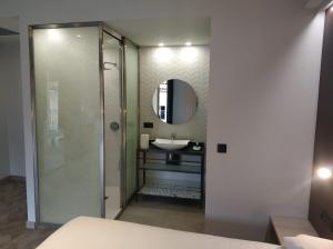 Łazienka w obiekcie Apartamentos Turísticos y Habitaciones Cidade Vella by Bossh! Hotels