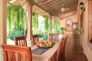 a table with a bowl of fruit on it at La Villa de Soledad in La Ceiba