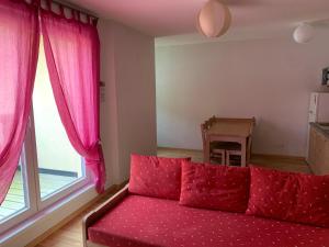 A seating area at APPARTEMENT À LA MONTAGNE à LA MEIJE BLANCHE