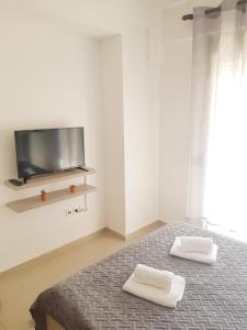 Posteľ alebo postele v izbe v ubytovaní MAGENTA RUBY #DTerra Apartments# FREE PRIVATE PARKING!!