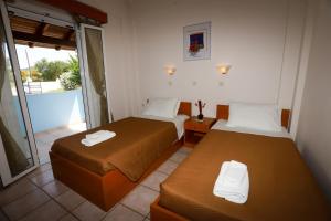 Postel nebo postele na pokoji v ubytování Agios Georgios - 2 Beds - Sleeps 5 - Free Parking