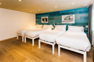 Postel nebo postele na pokoji v ubytování Stay Central Hotel