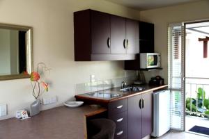 Cucina o angolo cottura di Cedar Grove Motor Lodge