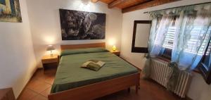 A bed or beds in a room at VILLA MARIANNA CON PISCINA PRIVATA ampi spazi esterni e WIFI FREE