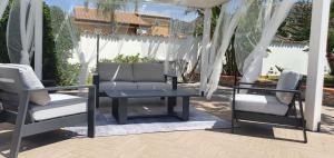 A seating area at VILLA MARIANNA CON PISCINA PRIVATA ampi spazi esterni e WIFI FREE