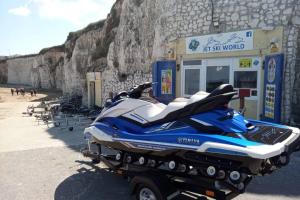 Gallery image of Palm Bay's Luxury Bungalow - Self Check In & Parking in Margate